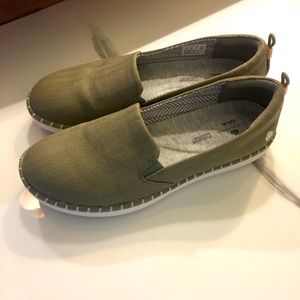 CLARKS CLOUD STEPPERS 6.5